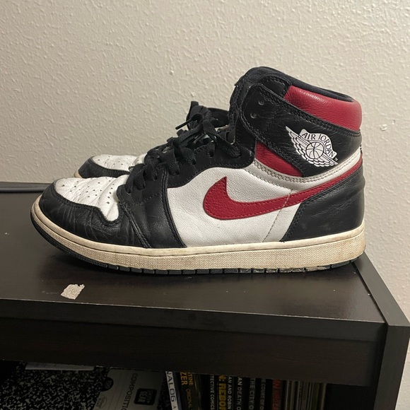 Jordan’s size 10.5 used - Picture 2 of 5